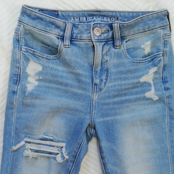 Distressed jeans from American Eagle - Picture 5 of 8